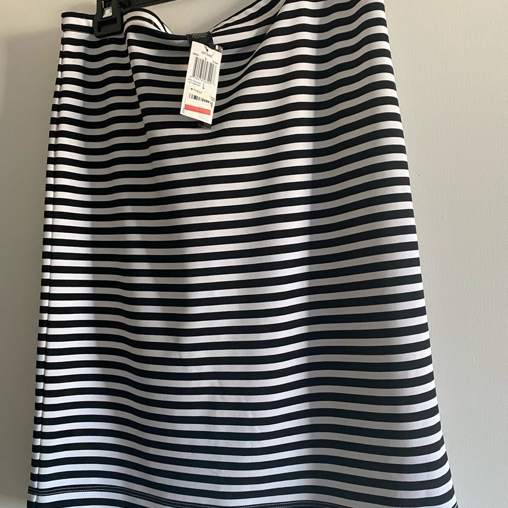Black and White Skirt Waist 17 +24 Long